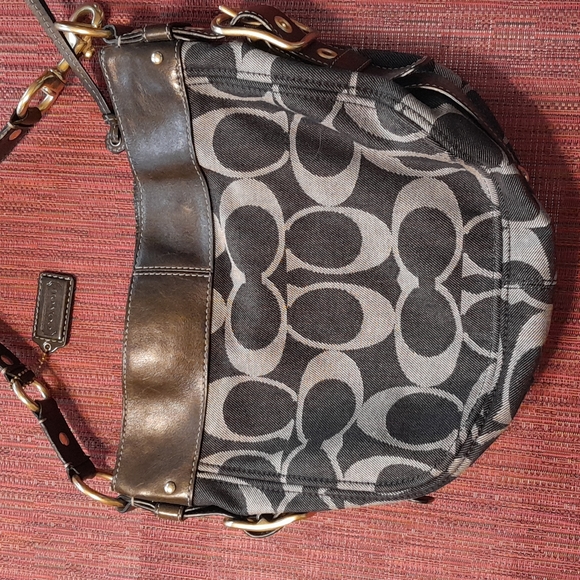 Coach Classic Signature Pattern Purse - Picture 3 of 11